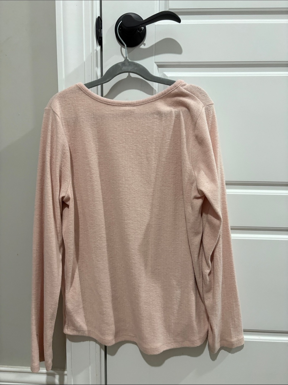 Old Navy Women's Long-Sleeve Scoop Neck Top in Blush Pink - Picture 3 of 3